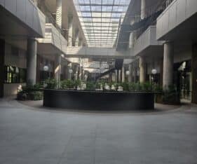 שטחי עבודה לתעשיית עתירי ידע כולל פריקה וטעינה משלוב משרדים