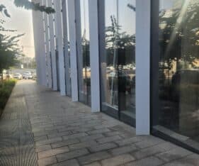 במיקום מצויים במרכז התעסוקה רעננה