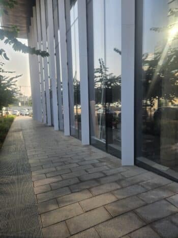 במיקום מצויים במרכז התעסוקה רעננה