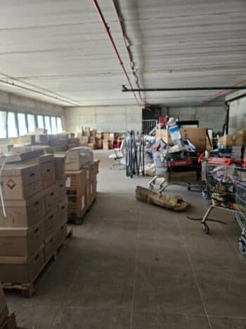 800 מטר למשרדים ואחסנה