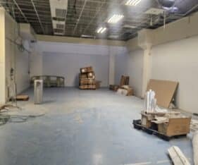 בגובה תקרה של כ 8 מטר