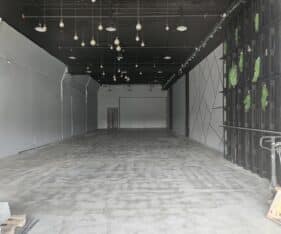 במרכז מסחרי פעיל ומרכזי