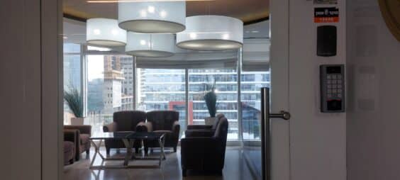 חצי קומה יפה ויוקרתית מתאים לעורכי דין