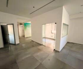 2 קומות תפעוליות, מחוברות במדרגות חירום