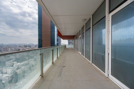 מרפסת היקפית 70 מר 470 מר משרדים