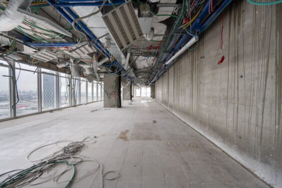 מרפסת 70 מר עוטפת את המשרד