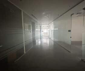 חצר תפעולית עם גישה לפריקה וטעינה