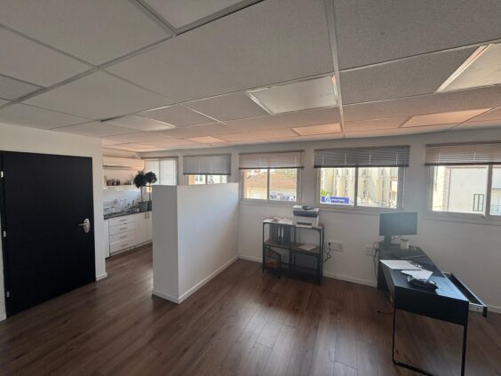 משרד מושקע 65 מר במיקום מרכזי בזכרון יעקב