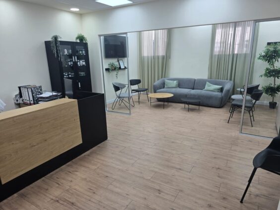 משרד משופץ להשכרה בנשר