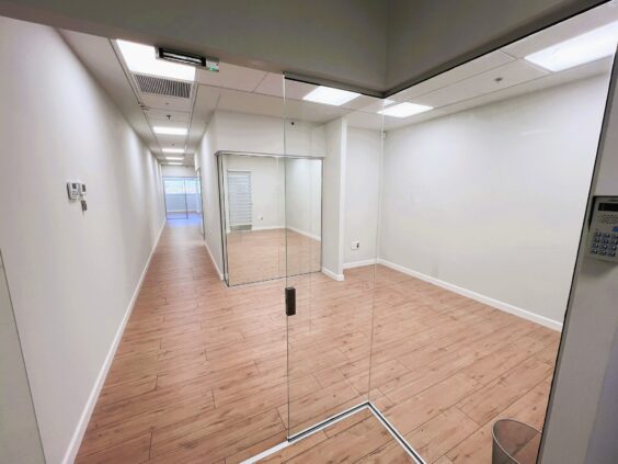 מטבח מאובזר, מעליות וגישה נוחה לרחבת פריקה וטעינה ומרחב מוגן