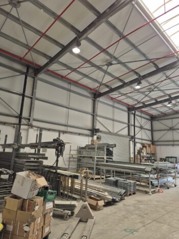 משלב בתוכו שטחי אחסנה ותעשייה ברמה הגבוהה ביותר וכן שטחי משרדים