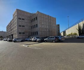 משרד בגמר מלא, אופן ספייס עם חדר מנהל, אפשרות לחלוקה מחדש