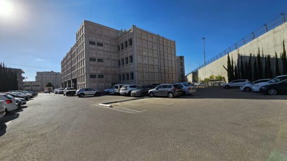 משרד בגמר מלא, אופן ספייס עם חדר מנהל, אפשרות לחלוקה מחדש