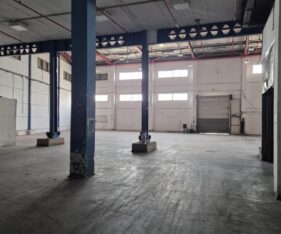 הנכס עצמאי ועם חצר תפעולית של דונם וחצי