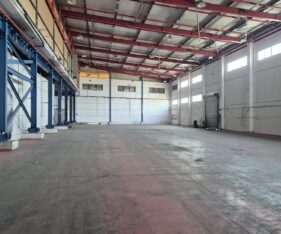 גובה המבנה הינו 12 מטר, מתחת לגלריה כ-6 מטר