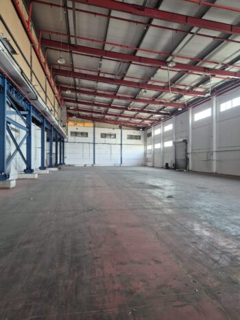 גובה המבנה הינו 12 מטר, מתחת לגלריה כ-6 מטר