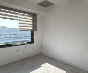 שרד המחולק ל 5 חדרים יפים ומוכנים לכניסה מיידית