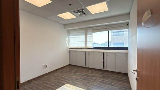 אפציה להשכרת חניות בבניין