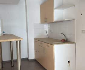 בקומה 3 משרדים המחולקים ל 6 חדרים