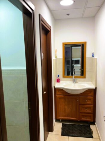 משרד איכותי להשכרה בנשר, במיקום מרכזי