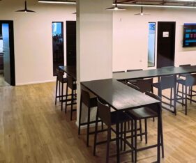 קומת משרדים שלמה להשכרה ביוקנעם