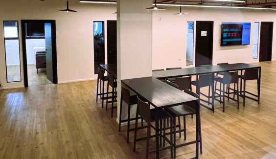 קומת משרדים שלמה להשכרה ביוקנעם