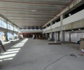 בבניין חדש ובמיקום מצויין קומת מסחר