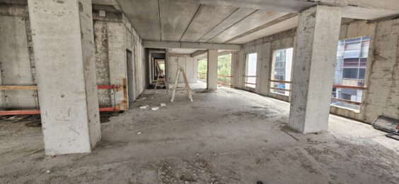 בבניין חדיש וחכם, בקרבת חברות ההייטק המובילות במשק