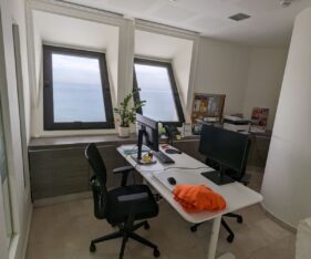 אופציה להשכרת חניות בבניין