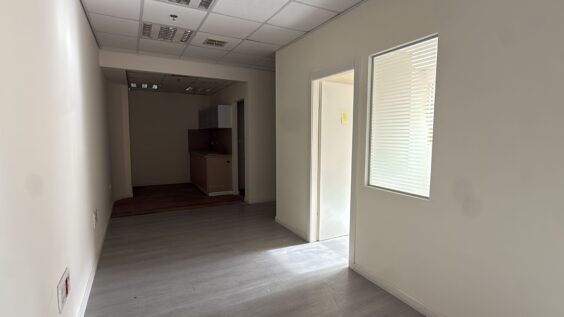 בבניין מרכזי וייצוגי