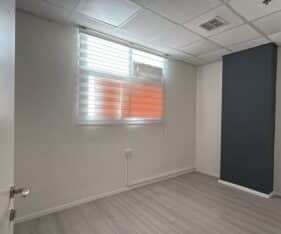 משרד בקומה 2 המשרד מחולק ל 6 חדרים