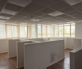 משרד מחולק ל3 חדרים