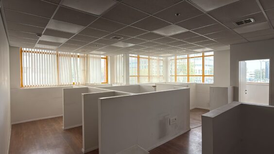 משרד מחולק ל3 חדרים