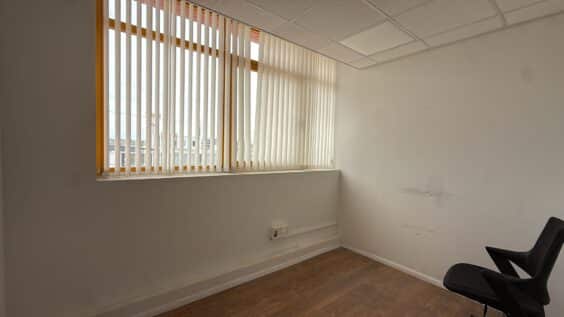 משרד בקומה 2