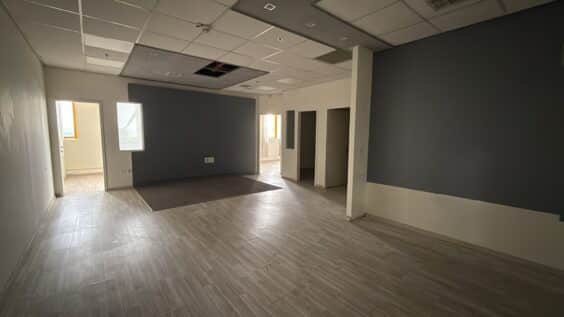 משרד בקומה 2 המשרד מחולק ל 4 חדרים