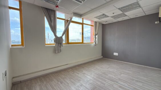 ניתן להשכיר חנייה בחניון הבניין 