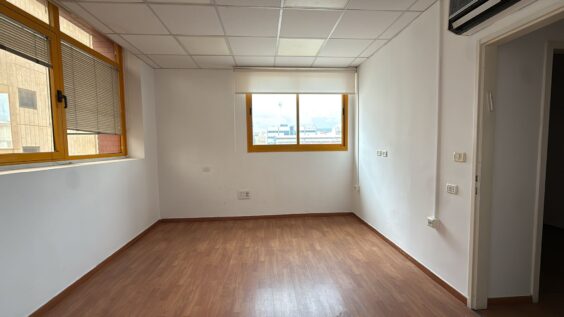 כולל אולם אופן ספייס גדול בכניסה ומטבח מאובזר