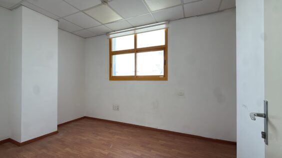 בחלוקה נוחה ופונקציונלית ל 7 חדרי הנהלה פרטיים