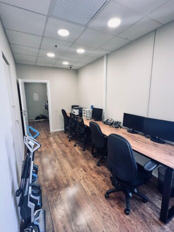 משרד מטופח ומעוצב ששימש עבור סוכנות ביטוח