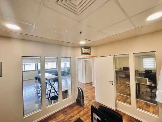 בניין מרכזי באיזור תעשייה פולג