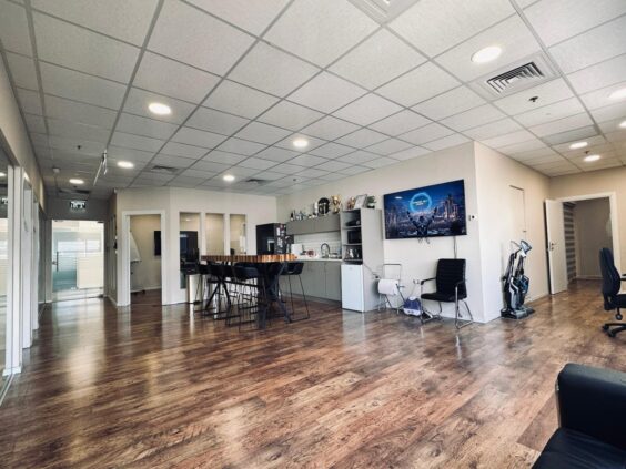 המשרדים מכילים 3 חדרים