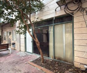 חנות, מעבדה או משרד נכס שיכול לשמש לפי הצורך