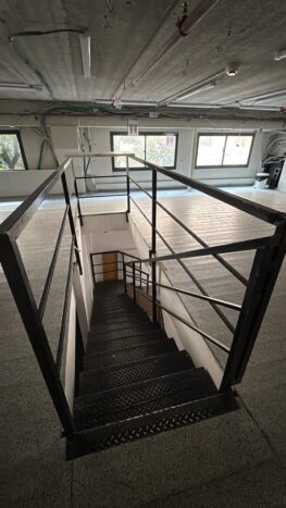 2 חדרי הנהלה פרטיים