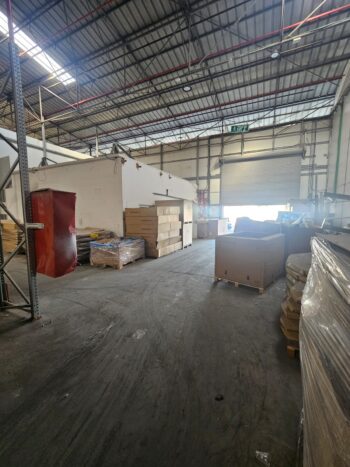 1,000 מר לוגיסטיקה ומלאכה