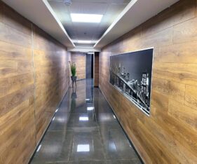 20 חדרים מרווחים, חדר ישיבות גדול, מטבח מאובזר