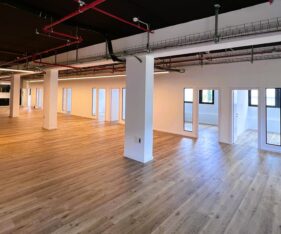 11 חניות צמודות עם נגישות מעולה לצירים הראשיים