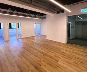 בניין מודרני, מואר, מתוחזק בקפידה ובעל תדמית ייצוגית