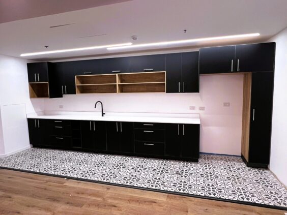 קומת משרדים שלמה להשכרה ביוקנעם