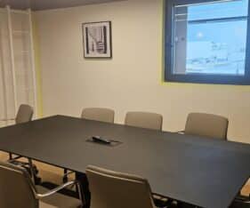 חדר ישיבות נוסף לשימוש הדיירים, ושירותים בקומה