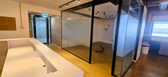 ספרינקלרים, אזעקה, מצלמות אבטחה, ריהוט חלקי ומרפסת נעימה